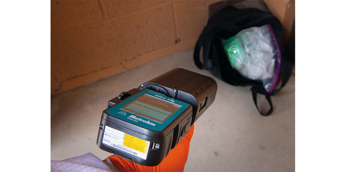 Photo of the handheld Raman spectrometer