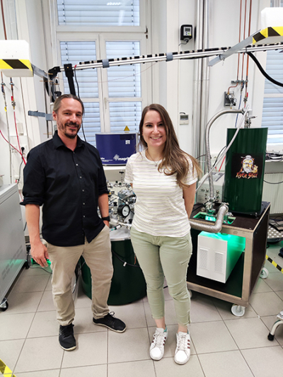 Photo of Dennis Kurzbach and Ludovica Epasto in front of the instrument